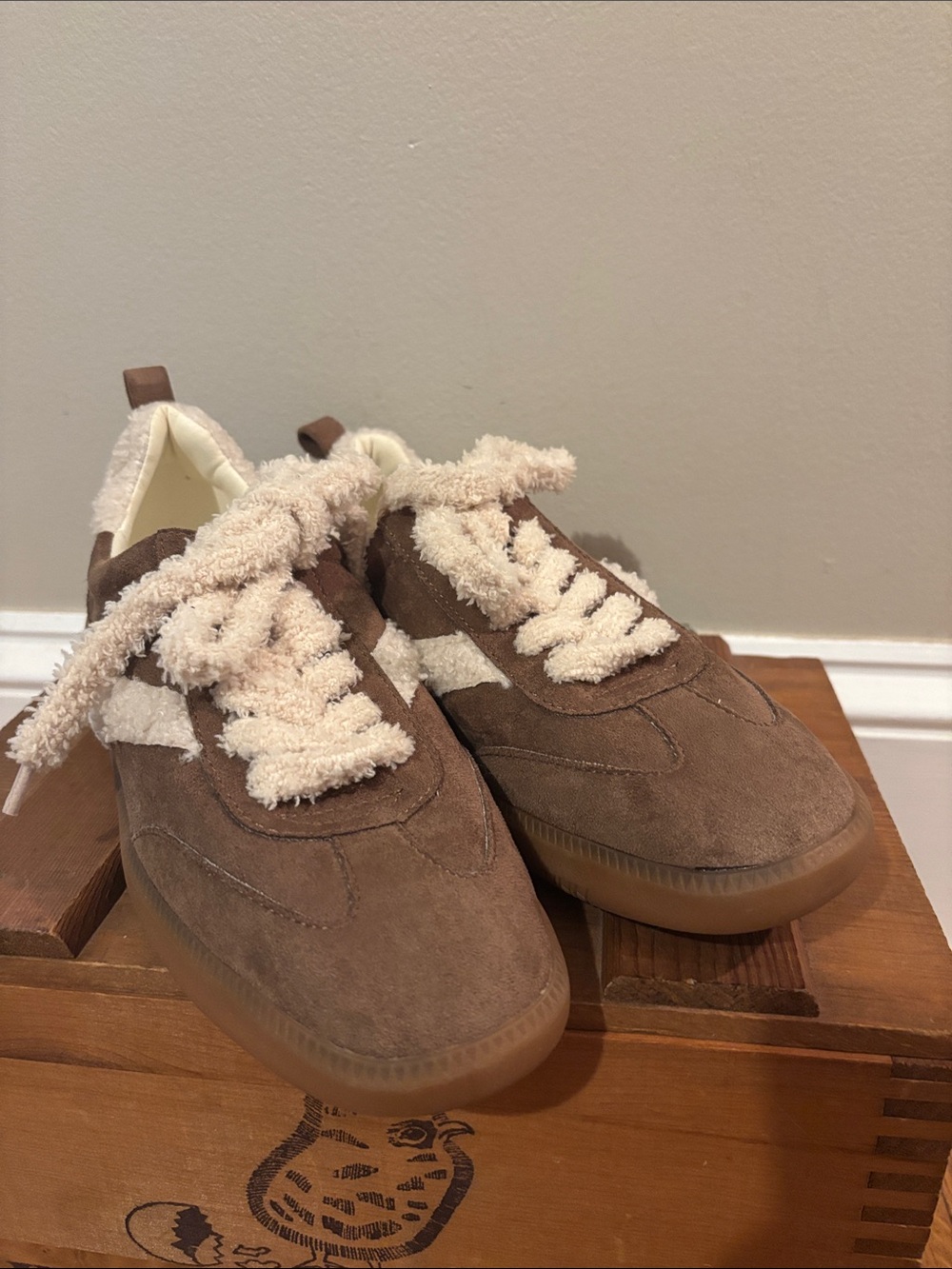 Coconuts by Matisse Wylder Women's Sneakers Size 8.5 Taupe Suede Sherpa